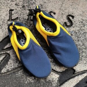 Boys Blue Aqua Water Shoes Hiking Footwear Blue Yellow Slip Ons Size 13